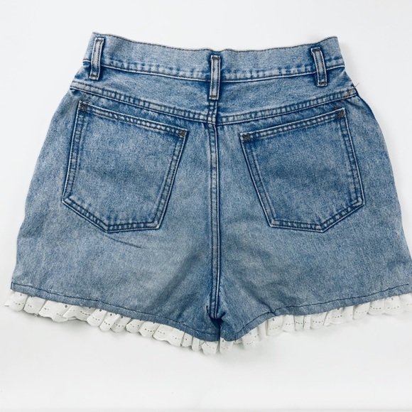 90S RIO BUTTON FLY JEAN SHORTS WITH RUFFLE HEM - Picture 2 of 3